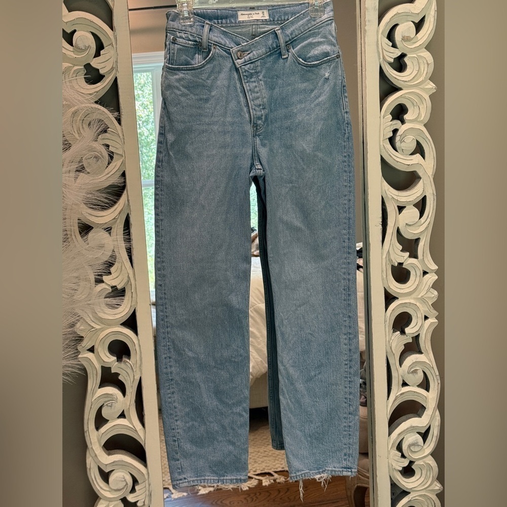 Women’s ABERCROMBIE & FITCH The Dad Jean- High Rise Crossover. Size 0 Short - Picture 8 of 9